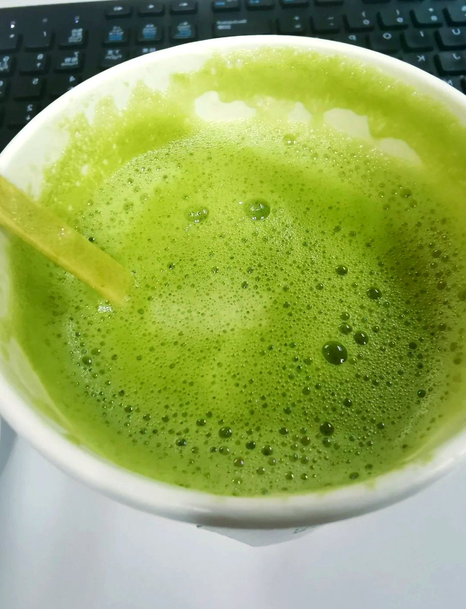 WalterSimpfgjl's tweet photo. Hoy te traigo un Matcha Latte cremoso: mezcla 1 cucharada de matcha en polvo, agua caliente, leche y un poco de miel. Listo en 2 minutos para un café suave sin cafeína! https://t.co/pyMGiDx3Z1