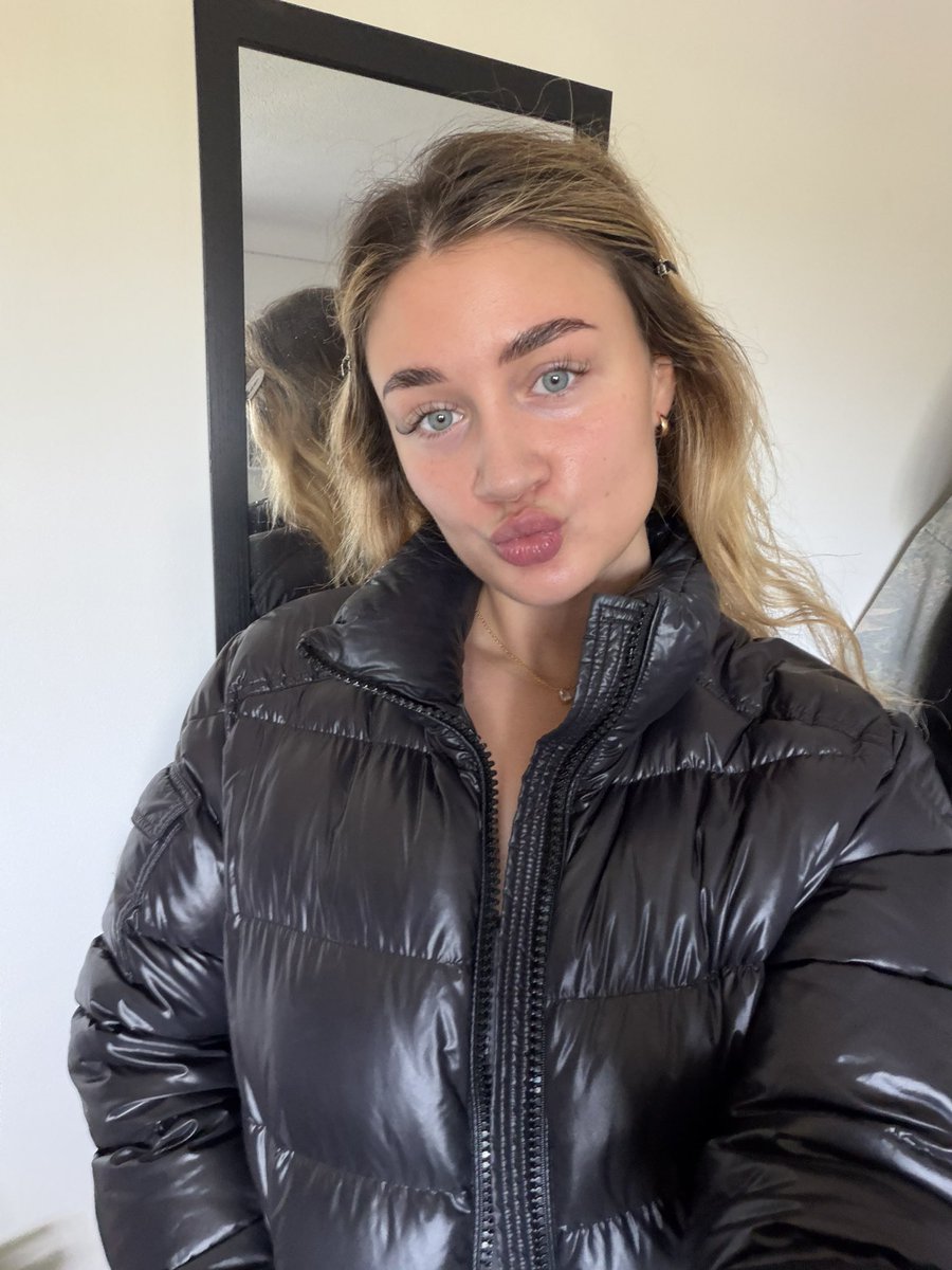 GoddessJ2202's tweet photo. Puffer pics forever! https://t.co/a0i1cMGZG0