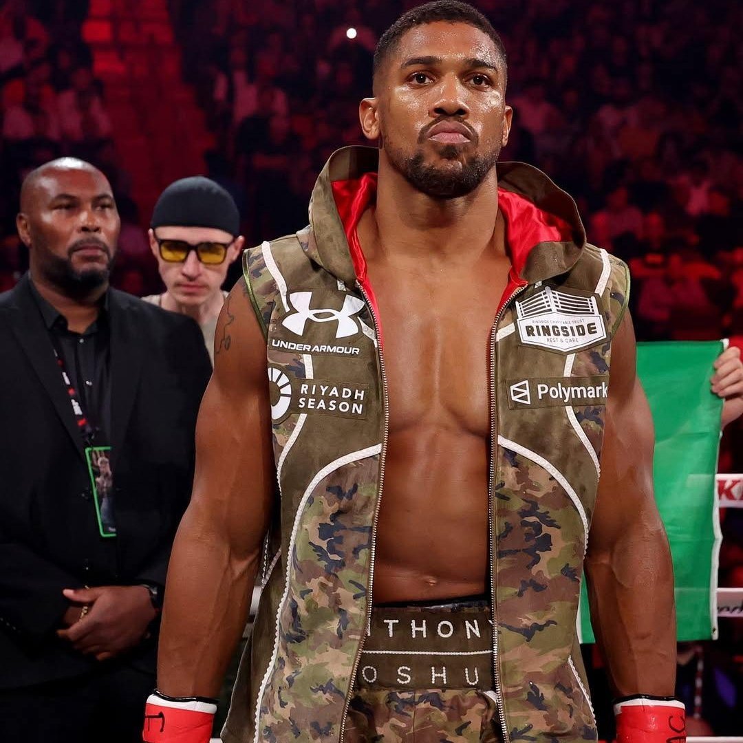 EverythingBoxi2's tweet photo. 🚨 BREAKING: Anthony Joshua has confirmed that he has returned to Ben Davison for his Tyson Fury fight camp, with Peter Fury also offering advice.

“I speak to Peter Fury. He's willing to help me as well. Yeah, I'll speak to him. ... “[Peter] has given me some good ideas about our training and our approach, how I can approach this fight and where I can improve." [@RingMagazine]

👀 Peter Fury and Ben Davison both trained Fury for substantial periods of time. Fury was his nephew's lead trainer for the Wladimir Klitschko fight while Davison coached him for his comeback and the first Deontay Wilder contest.