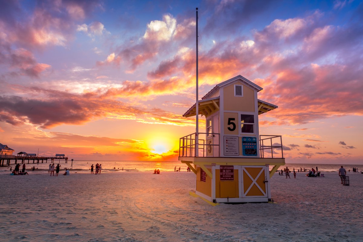 FlyCIRA's tweet photo. Family getaway mode: ON. 🙌✈️

Start close to home at #FlyCIRA with free parking, an easy airport experience, and nonstop @Allegiant flights to Orlando-Sanford (SFB) and St. Pete-Clearwater (PIE).☀️🌴

Plus Phoenix-Mesa (AZA) returns November 20! 🌵

Plan: https://t.co/1JLHmidyl9 https://t.co/48DVsT1rGK