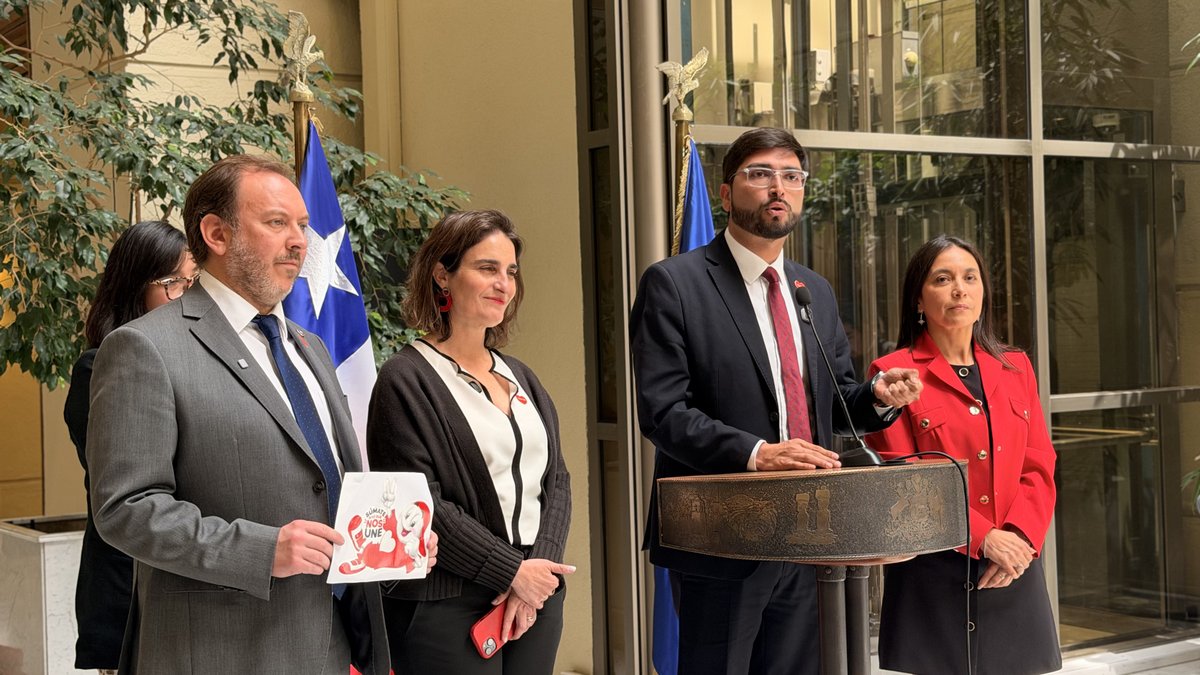 Teleton's tweet photo. ❤️ La Cámara de Diputadas y Diputados aprobó por unanimidad el proyecto que establece el Día Nacional de la #Teletón y el Día Nacional del Encuentro Familiar.

¡La iniciativa quedó en condiciones de convertirse en ley! Un reconocimiento a nuestra labor de todos los días. https://t.co/9ZXor6eHJN