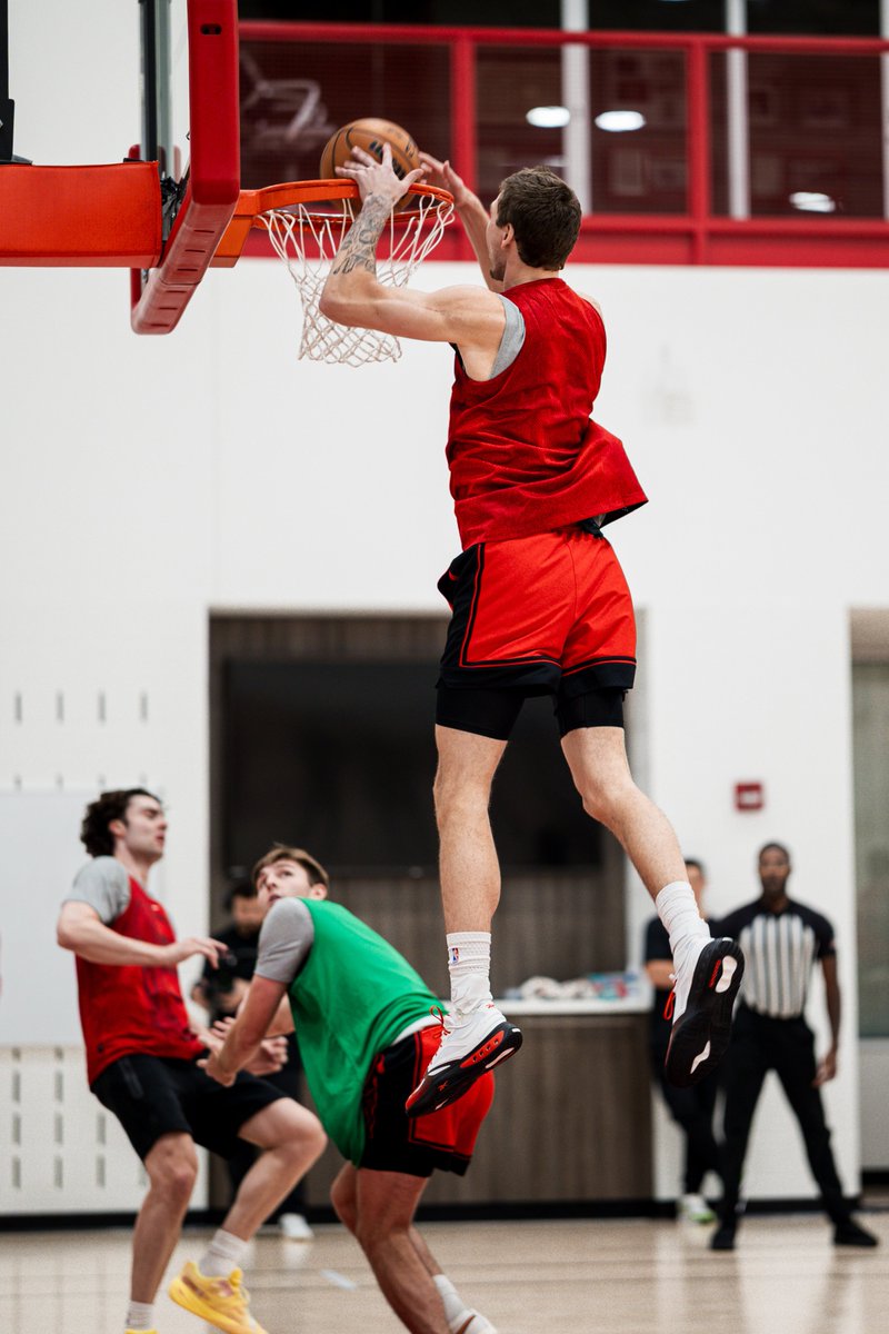 chicagobulls's tweet photo. Eyes at rim level 👀 https://t.co/rOLFTx1GUV
