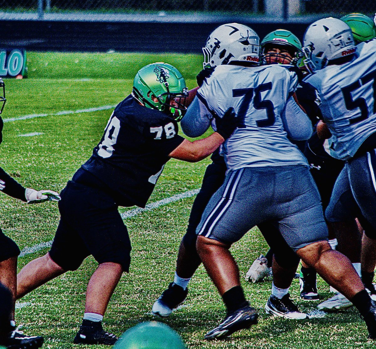 KW_Trenches78's tweet photo. @hollywoodkeen @FBUAllAmerican @AWilliamsUSA @stevequinnFBU @FBUcamp @RecruitGrimsley @One11Recruiting It was great to play against you! https://t.co/ZqLeOAWyNz