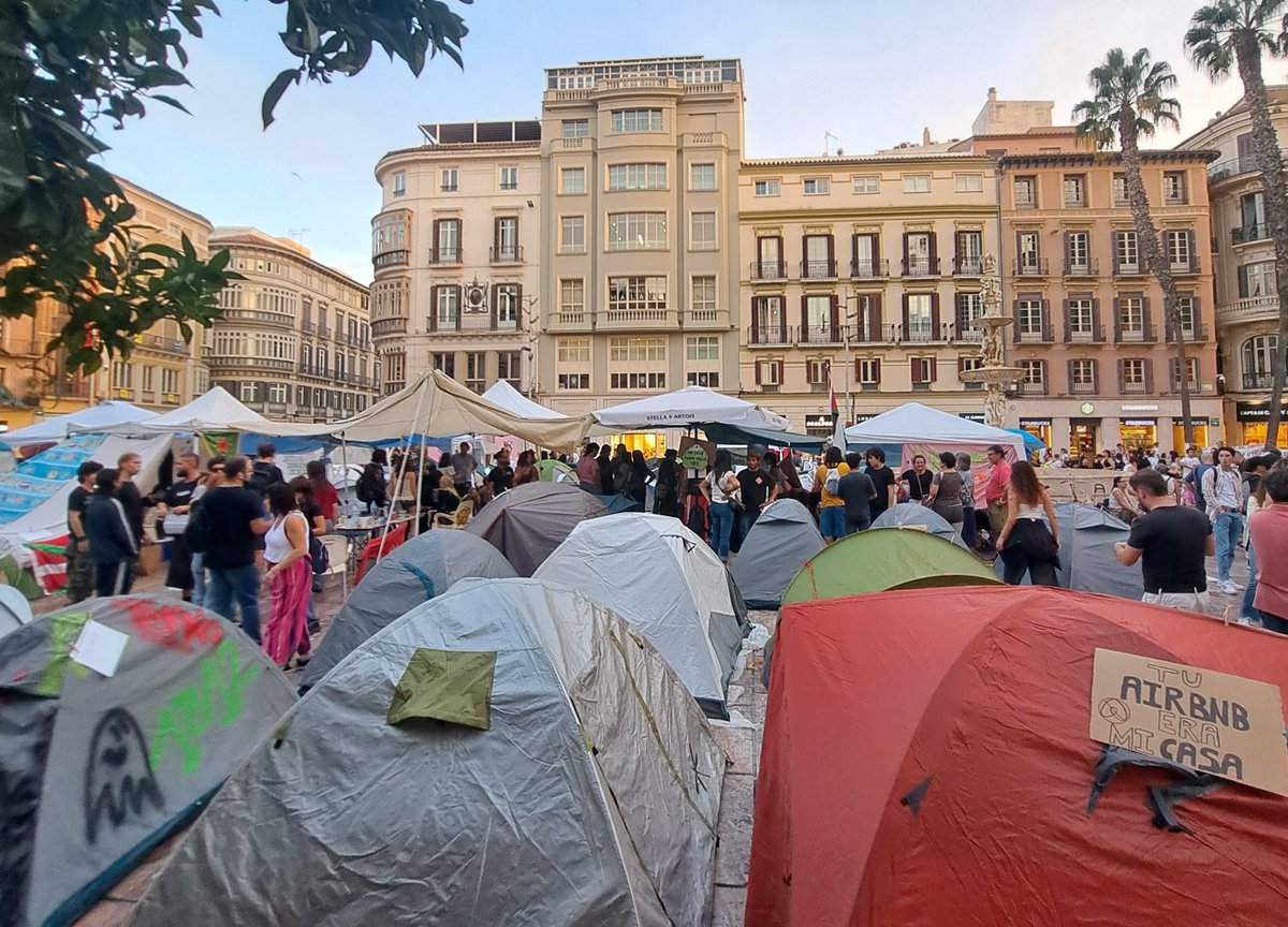 InquilinatoMLG's tweet photo. 📣 Seguimos mientras convocamos la MANIFESTACIÓN del próximo SÁBADO 3 a las 19h en La Plaza de la Constitución
¡HACIA UNA HUELGA GENERAL CONTRA EL RENTISMO!
#NosQuedamos #AcampadaPorLaVivienda https://t.co/t5XutofhCx