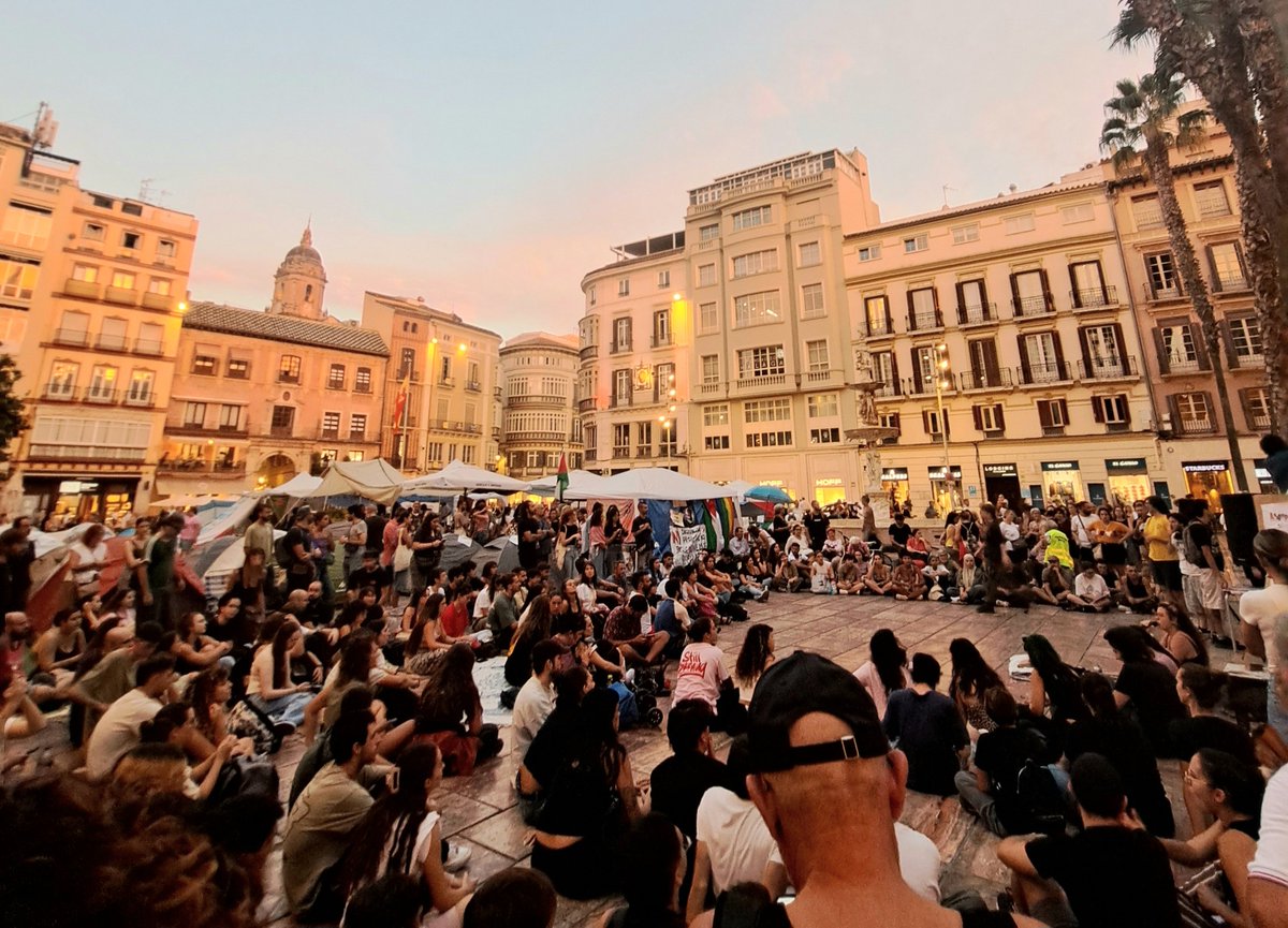 InquilinatoMLG's tweet photo. 📣 Seguimos mientras convocamos la MANIFESTACIÓN del próximo SÁBADO 3 a las 19h en La Plaza de la Constitución
¡HACIA UNA HUELGA GENERAL CONTRA EL RENTISMO!
#NosQuedamos #AcampadaPorLaVivienda https://t.co/t5XutofhCx