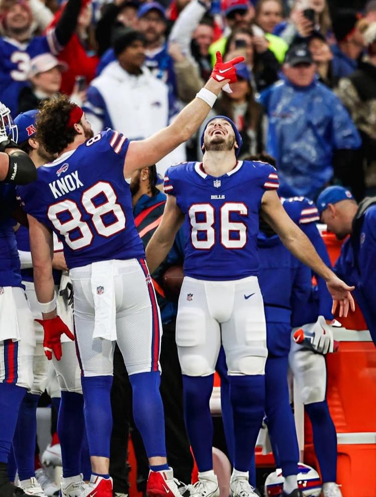 BuffaloMuse's tweet photo. Dalton Kincaid through 3 weeks: 

-  138.4 passer rating when targeted (1st among all TEs)

- 85.9 PFF Receving Grade (2nd among all TEs)

Baby Kelce 🥹🥹🥹 https://t.co/J0HNJyuZFq
