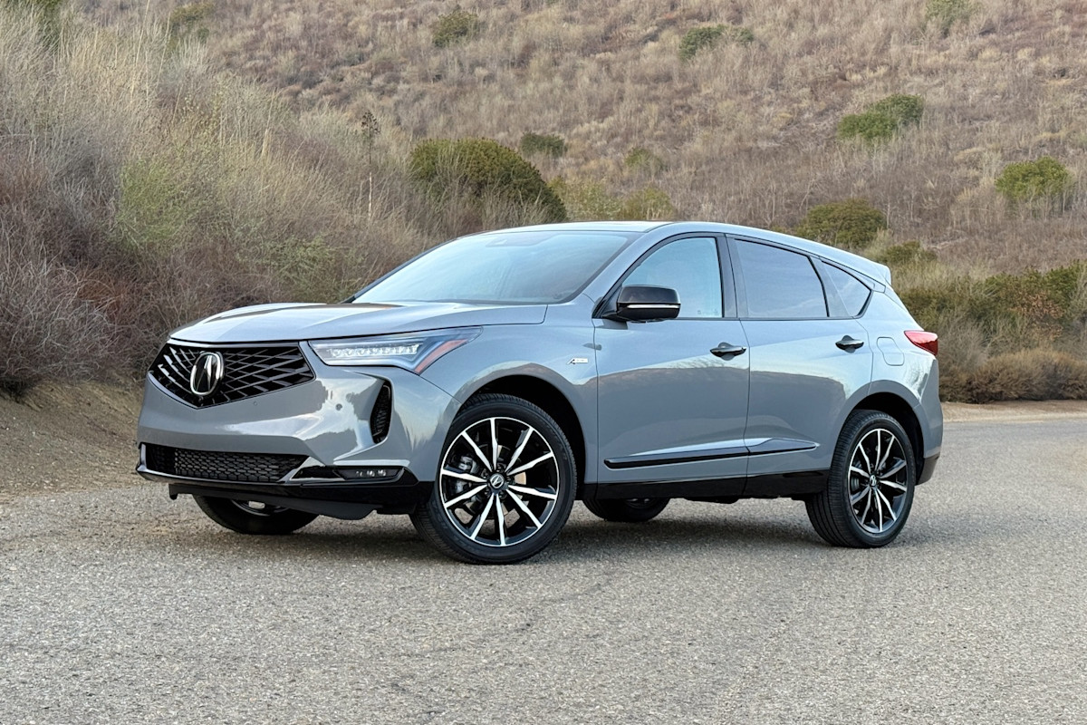 CarGurus's tweet photo. Explore 2026's top family vehicles that deliver value without sacrificing comfort or safety. https://t.co/Li2swes1Oe https://t.co/hXrVDFr2RY