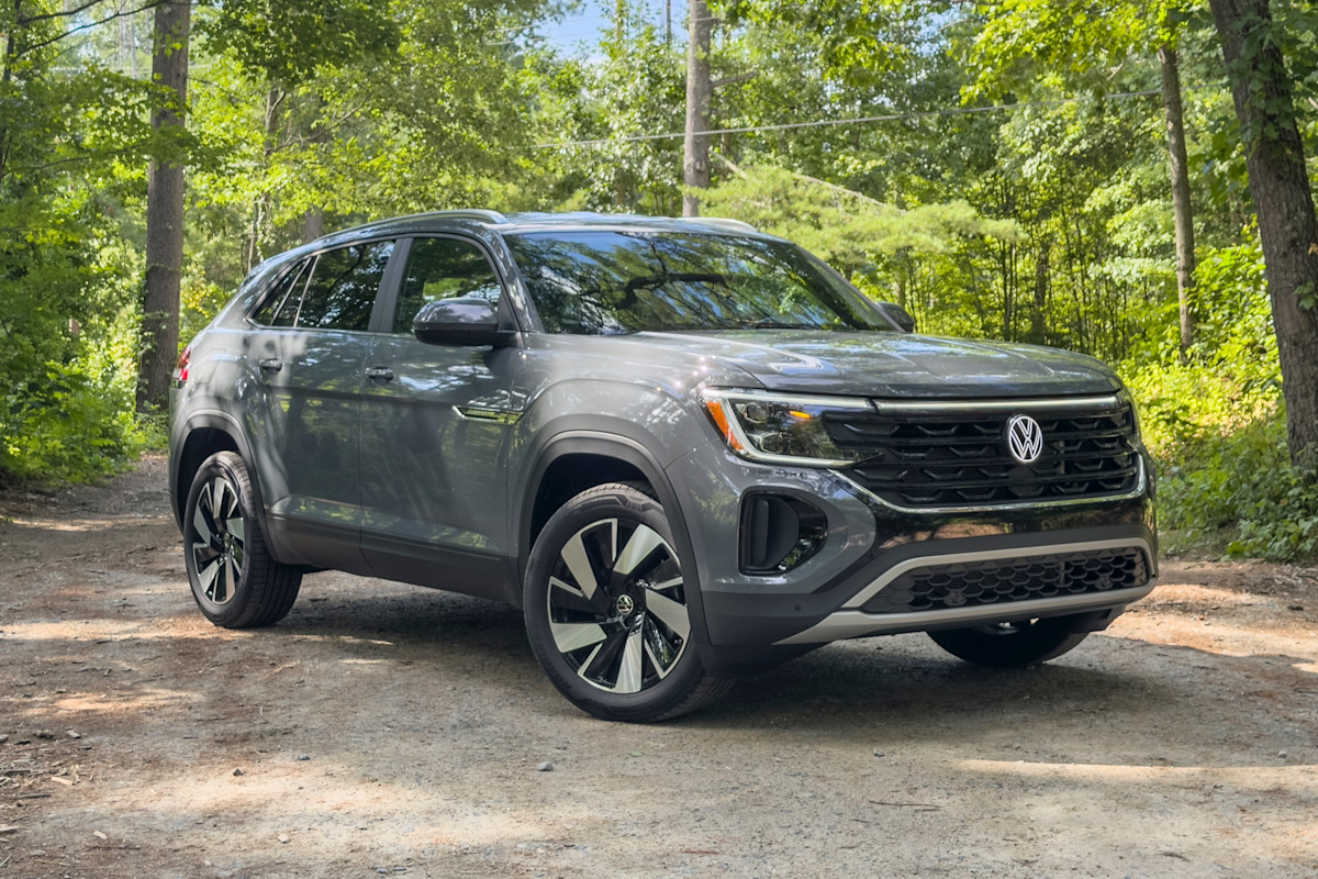 CarGurus's tweet photo. The 2026 Volkswagen Atlas Cross Sport carves its own identity in a sea of three-row crossovers, offering a unique design that feels more like a standalone model than just a smaller version of the Atlas. https://t.co/7gxFhpCmSR https://t.co/o9DHuGi0yb