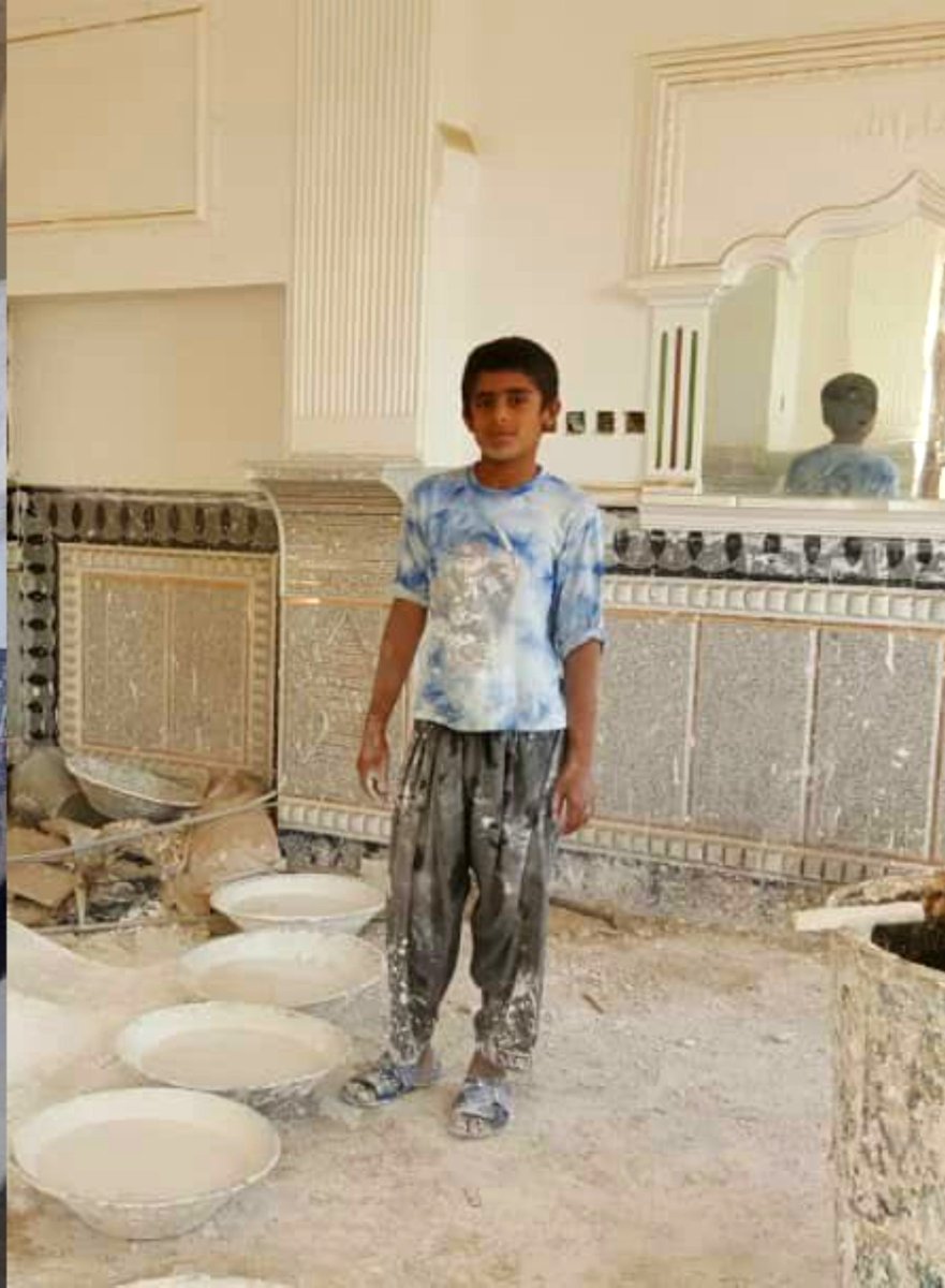 ARDESHIR005's tweet photo. از ۹ سالگی گچ‌کار ساختمان بود
آرزوش خرید موبایل و داشتن یک اکانت اینستاگرام بود 
ولی تک‌تیرانداز سپاه تروریست با شلیک گلوله‌ی جنگی به قلبش این آرزو رو در سینه‌اش دفن کرد💔
#محمداقبال_نایب‌زهی https://t.co/rtsVFFUKaw