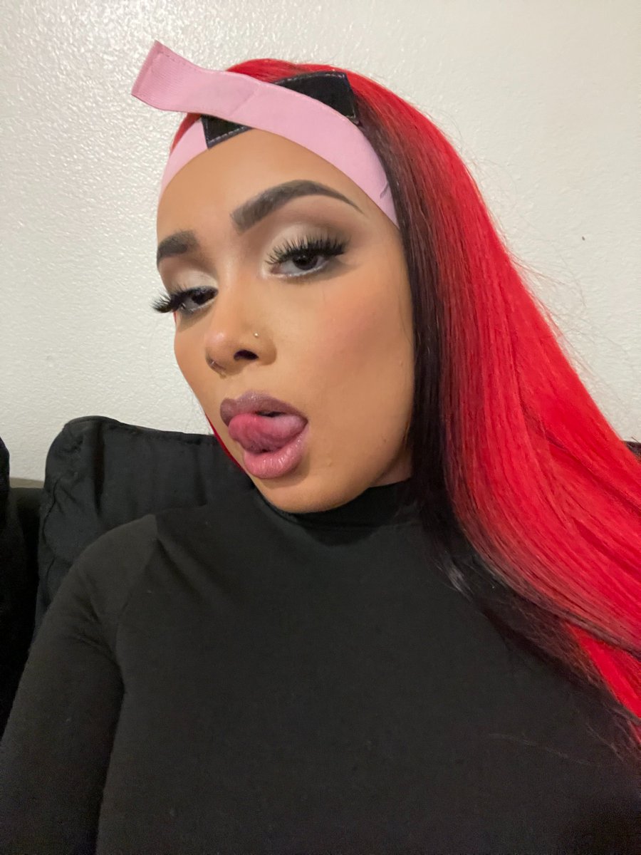aaliyasaurus's tweet photo. let me give you a lick https://t.co/TLKHDmq6CZ