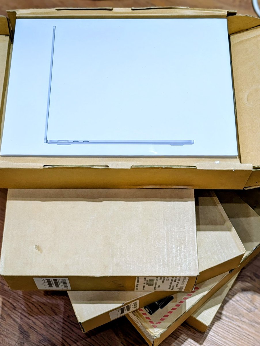ITgadgetsng's tweet photo. Brand New Non Active MacBook Air M5 512Gb 16Gb 13inch Available @ ₦2,150,000 ✨ https://t.co/dIDNmj8RMq