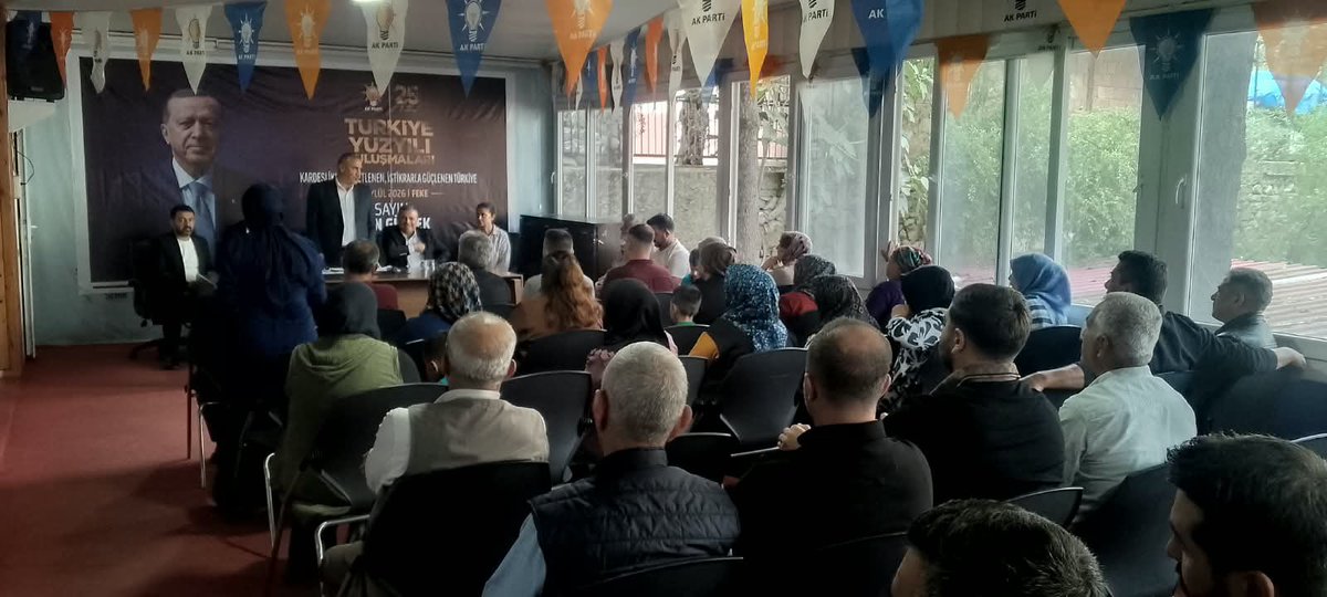 kasimpamuk's tweet photo. Feke  ilçemizde üç kademe teşkilat toplantımızı il teşkilat başkan yard. Sn @omercelik83 , Sn @Kenanozbey0 katılımlarıyla gerçekleştirdik.
Ardından ilçe başkanımız Sn @vahittodil başkanlığında ana kademe kadın ve gençlik kolları yönetimi ve d4 merkez mahalle yönetimi il toplandık https://t.co/p71BGrCm8B