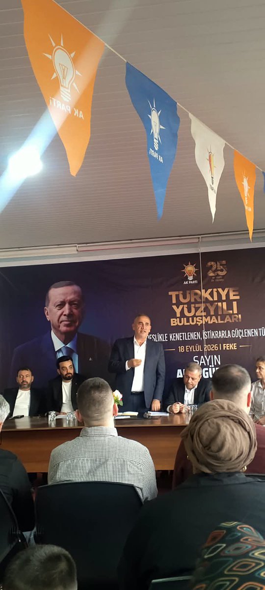 kasimpamuk's tweet photo. Feke  ilçemizde üç kademe teşkilat toplantımızı il teşkilat başkan yard. Sn @omercelik83 , Sn @Kenanozbey0 katılımlarıyla gerçekleştirdik.
Ardından ilçe başkanımız Sn @vahittodil başkanlığında ana kademe kadın ve gençlik kolları yönetimi ve d4 merkez mahalle yönetimi il toplandık https://t.co/p71BGrCm8B