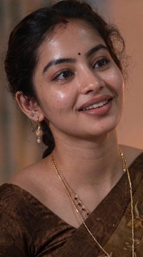 Diyapottachi's tweet photo. Pottachi me ~ Matha Ambalainga ellam oothutu poiruvanga. But nee enaku thaali katti ennaya pondatti aaki veetukae kuptu vanta mama

Idhule unaku nan daily kaala viripen😜 https://t.co/8ARgNsbJvm