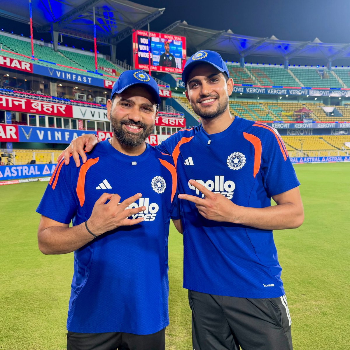 ShubmanGill's tweet photo. Partnership hi kehde 🤝 https://t.co/Ro01VR9G4N