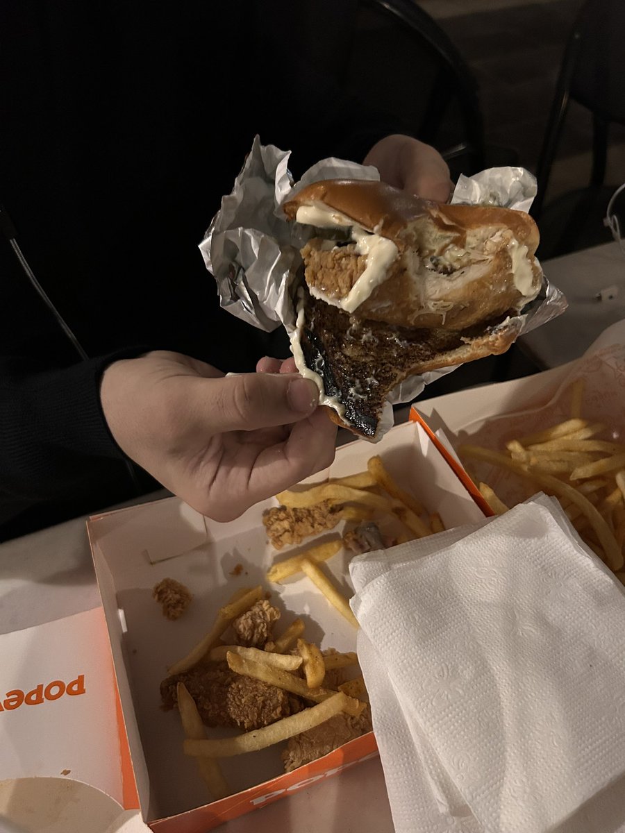 chovop's tweet photo. @tabgidakurumsal  aldığım  Popeyes bu nedir???? https://t.co/hsWvgUVMo3