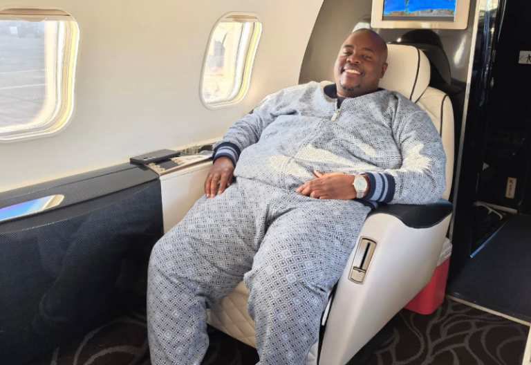 BarristerJojo24's tweet photo. All is Vanity !! MAJOR BREAKING: Millionaire tycoon Wicknell Chivayo has died after a helicopter crash in Marondera. His wife Lucy Muteke among the 6 victims. There were no survivors.

A police statement said: “The ZRP confirms a plane crash in Marondera Rural area at 1700 hours. The aircraft had 6 occupants.”
#NewZimbabweMovement