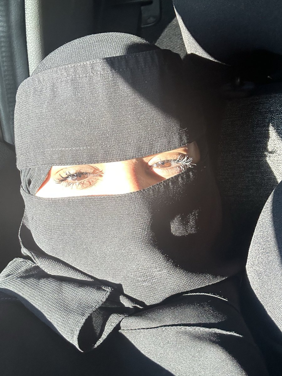 xlil_6_'s tweet photo. #٢٠٣٠_بلا_نقاب خل ولي بس https://t.co/qmYdfIaJAB