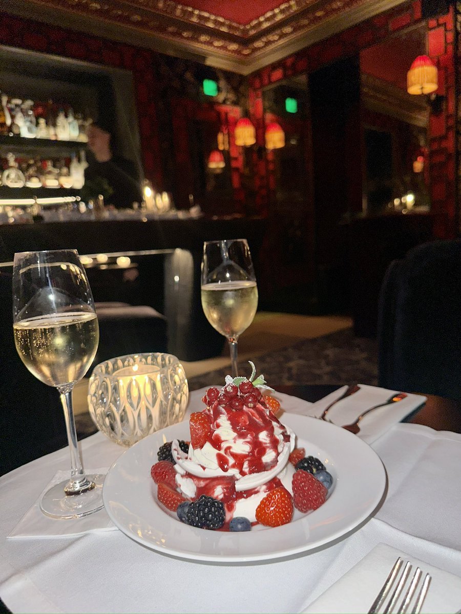KeilaSinclair_'s tweet photo. Champagne &amp; pavlova at Costes is always a good idea 🥰 https://t.co/8uBnE1vKU8