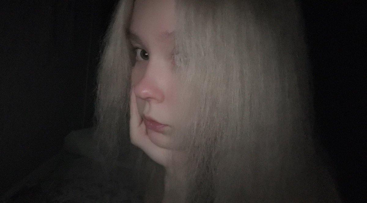 Juliacm1ql's tweet photo. Вот такой вот ночной постик, а еще я заболела🤍🤍 https://t.co/2viqkLmXsN