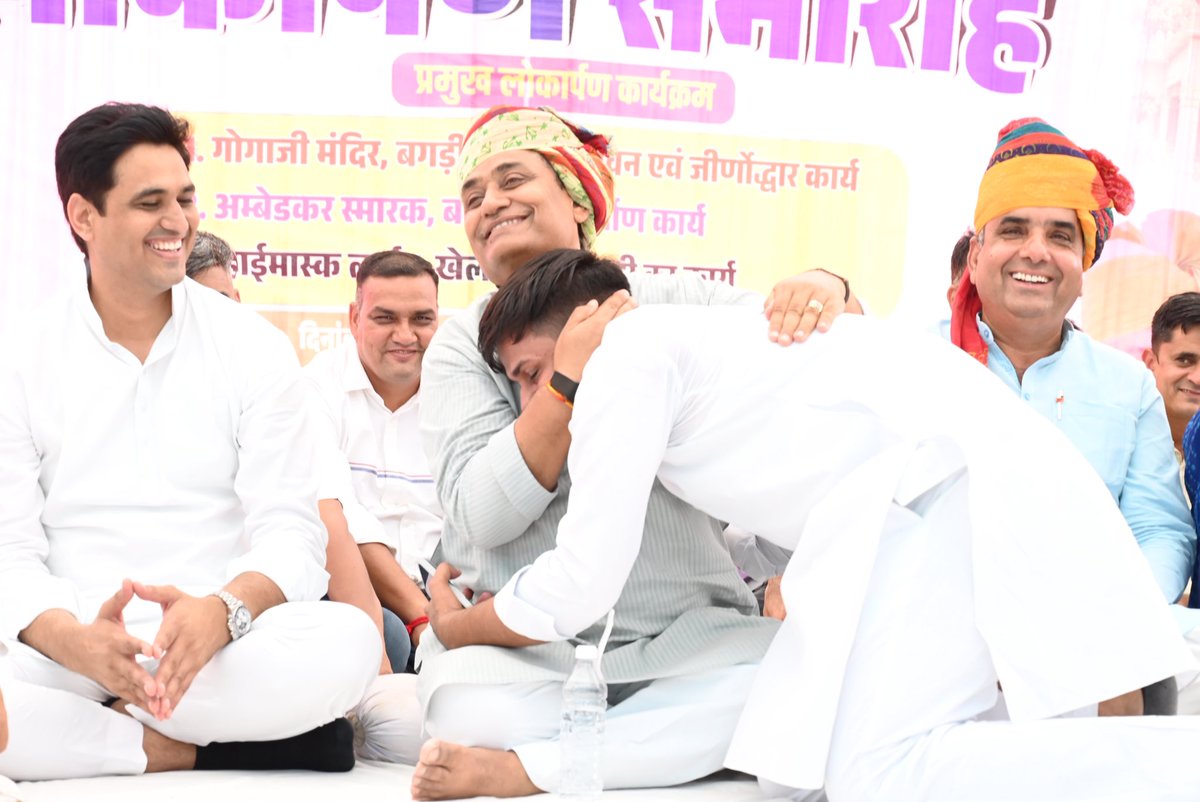 akki_Iyc's tweet photo. राजस्थान प्रदेश कांग्रेस कमेटी के यशस्वी अध्यक्ष,लक्ष्मणगढ़ के लोकप्रिय विधायक मेरे राजनीतिक गुरु श्री गोविंद सिंह डोटासरा जी को जन्मदिवस की हार्दिक बधाई एवं अनंत शुभकामनाएँ।
#HAPPYBIRTHDAYDOTASRAJI🎂
@GovindDotasra @AbhilashDotasra @Khalbaali @1stIndiaNews @dineshdangi84 https://t.co/YlQaGqtow4