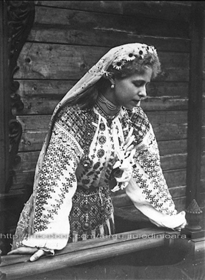 PatFurstenberg's tweet photo. On 1st day of frosty fields, Romanian folklore observs the patron of coverings, St Procoavă. His name comes from Old Slavic for veil. Girls prayed to him for long hair (sign of feminine power) and for the day they would cover their heads with a bridal veil.

#1October #Im4Ro https://t.co/LheR3uvh3c