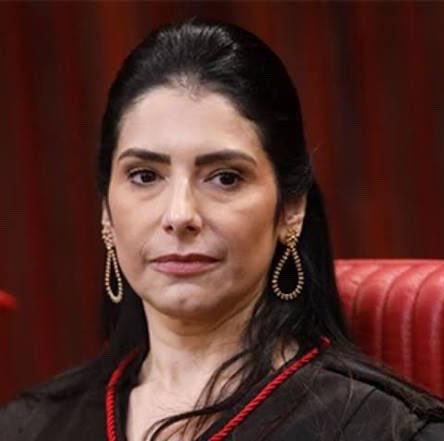GTNewsOFICIAL's tweet photo. 🚨URGENTE - Ministra do TSE indicada por Lula manda Nikolas apagar vídeo em que critica fala do presidente sobre “toque” https://t.co/EhmcJgDMPl