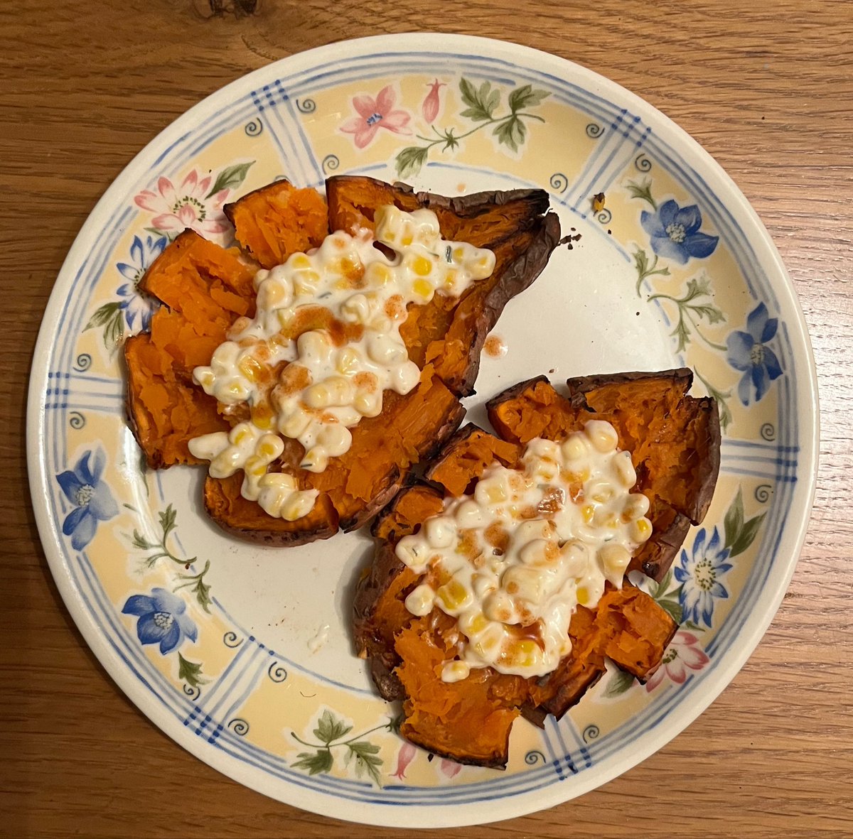 moldybrainzz's tweet photo. WIAT : 30/9/26                              Cw: 51.9kg
Starting OMAD October a bit early, ended a 24hr fast 

~ Sweet potato with a sweetcorn and mayo topping, along side some hot sauce ~> 236c
~ Total Net ~ 176c 

#edrtwt https://t.co/KSY8XLb4mh