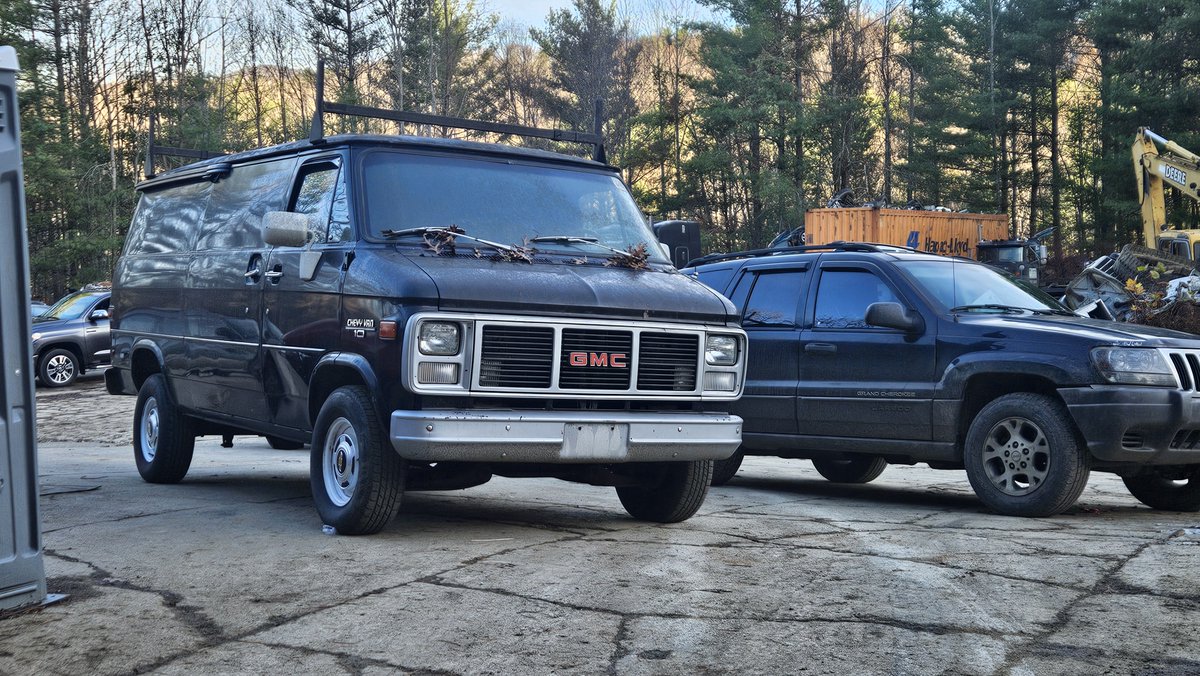 VanComes2gether's tweet photo. Here are some still photos of the van from the day we bought it, and a video of what it looks like today! https://t.co/cAO58Zmkp2