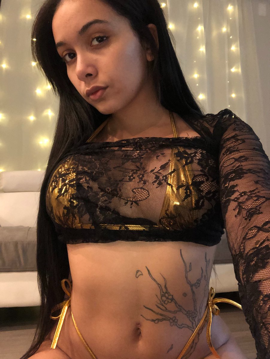 aaliyasaurus's tweet photo. lace on me https://t.co/NH2K7PhjMs
