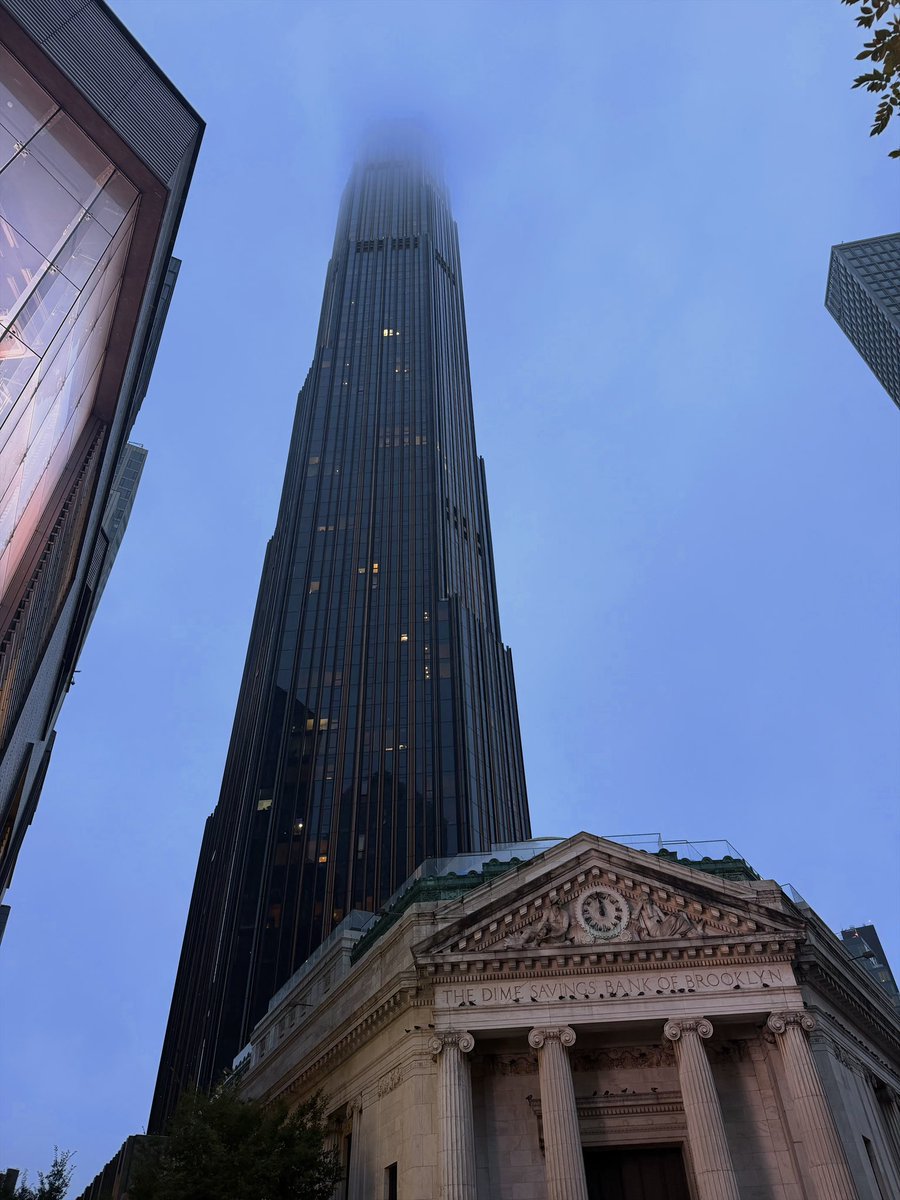 Donavan_DP_'s tweet photo. Vampire State Building https://t.co/l8pMlJttFQ