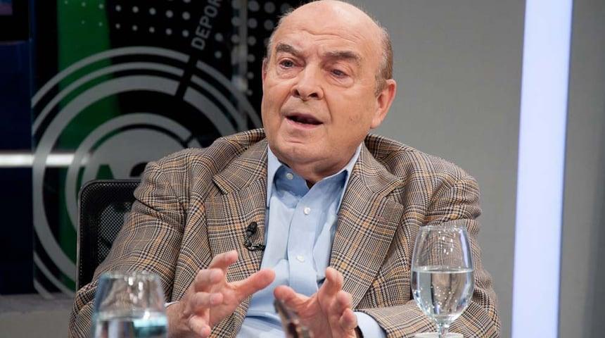 Cronistacom's tweet photo. El giro que propone Cavallo al plan de Milei: flexibilizar el déficit cero para evitar la recesión https://t.co/Ok8iNdrvTp https://t.co/1aDcYx1LX5