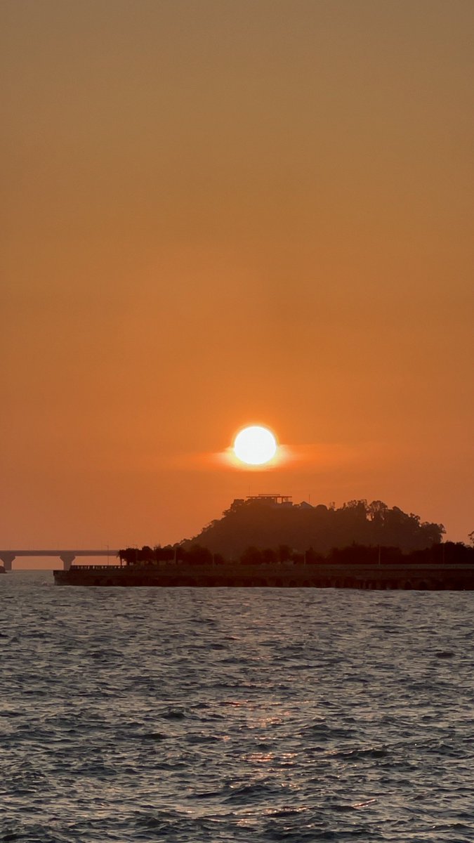 Ruthawty's tweet photo. Estar lejos no es distancia cuando compartimos cada desayuno por videollamada y cada atardecer con un mensaje. ， https://t.co/qaQtMREEM2
