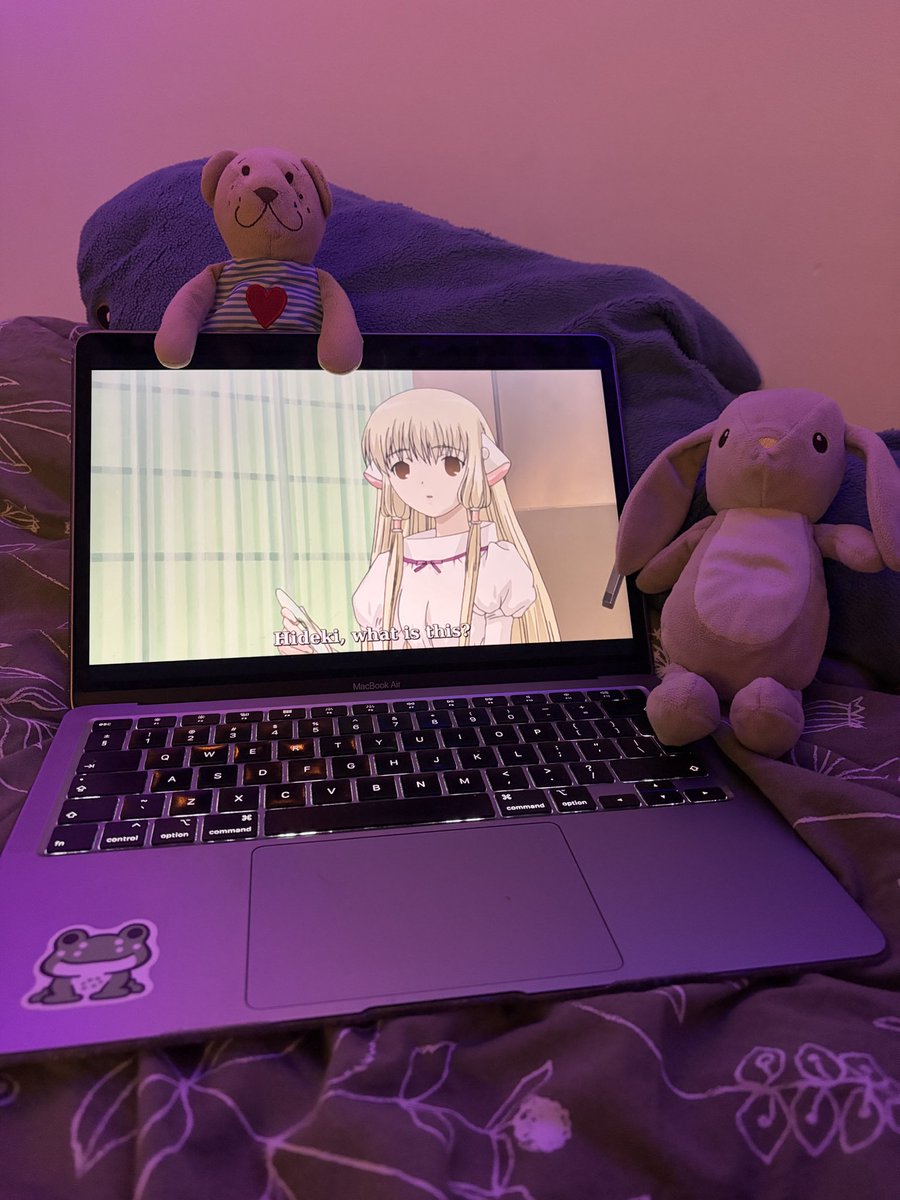 lilkilly_'s tweet photo. i had my hair dyed today and now im back to being cosy in bed:3 https://t.co/mgPevkWuUi