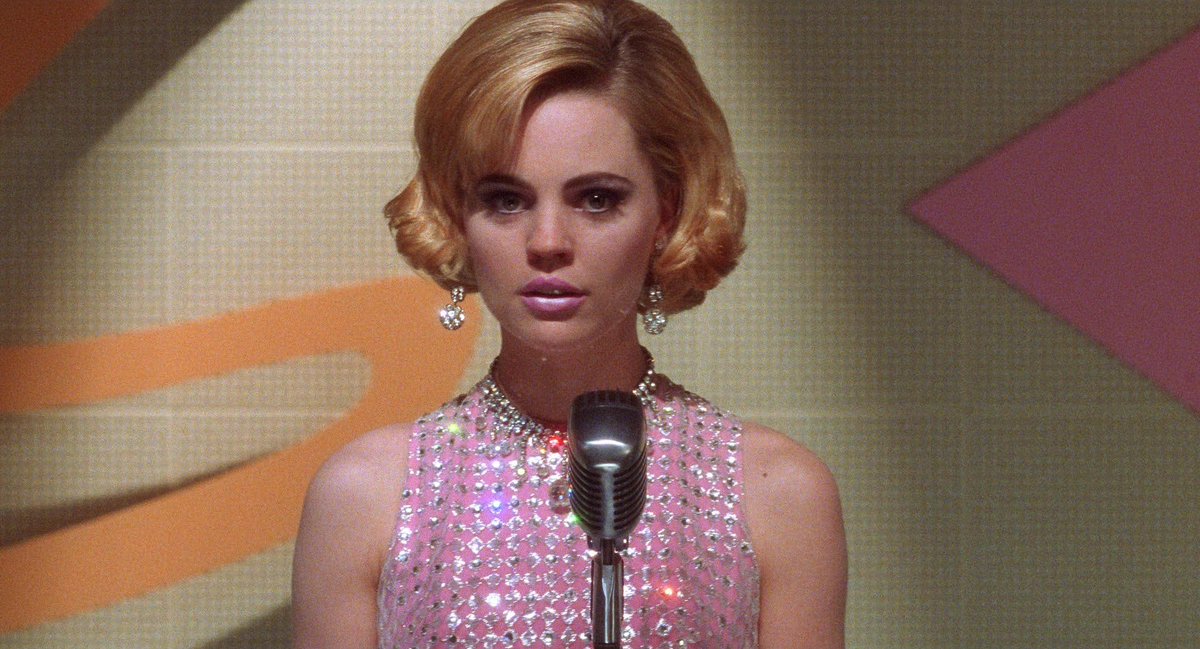 filmfr4me's tweet photo. Mulholland Drive (2001)
director: David Lynch https://t.co/3LC7tsIttI