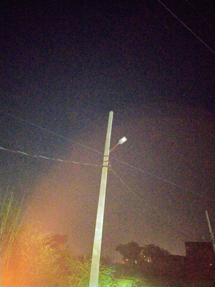 azadindia24's tweet photo. New basti barasirohi dpr inter college ke samne sari road lights kharab krpya inko thik kia jaye raat me bilkool andhera rhta hai school ke ass pass @KESCoHQ @UPPCLLKO https://t.co/JcWuSdmDDy