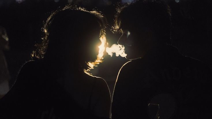 xVnyw's tweet photo. blowing smoke into each others mouth very romantic guys trust https://t.co/IHBeTgS4SN