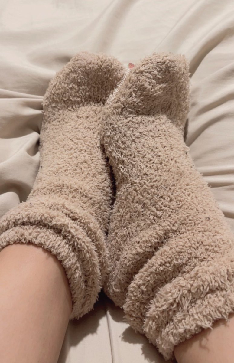 PrettyFeet7w7's tweet photo. Día lluvioso 🌧️
Me dio frío en mis piecitos ❄️🧸 https://t.co/YJBk7iBBCP