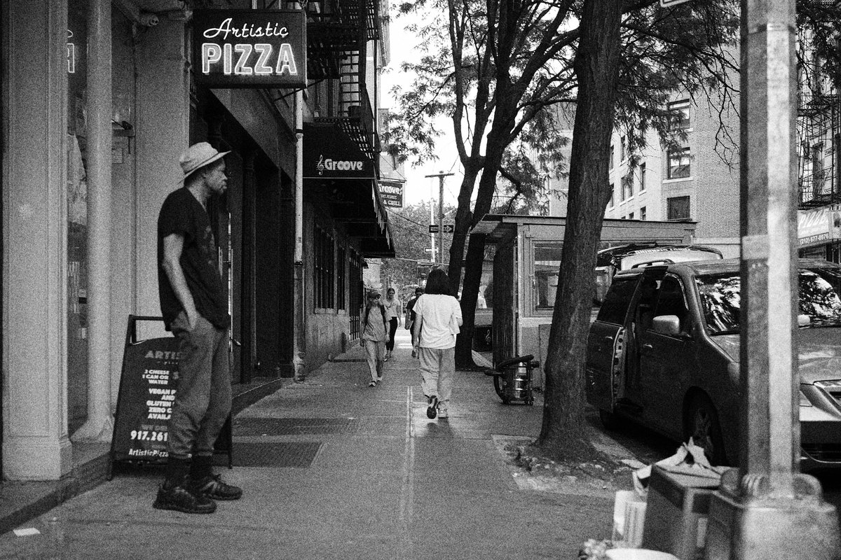 NYCPhotomaker's tweet photo. Meanwhile in Greenwich Village...
#streetphotography #studyofthestreet https://t.co/wyeiqilVzY