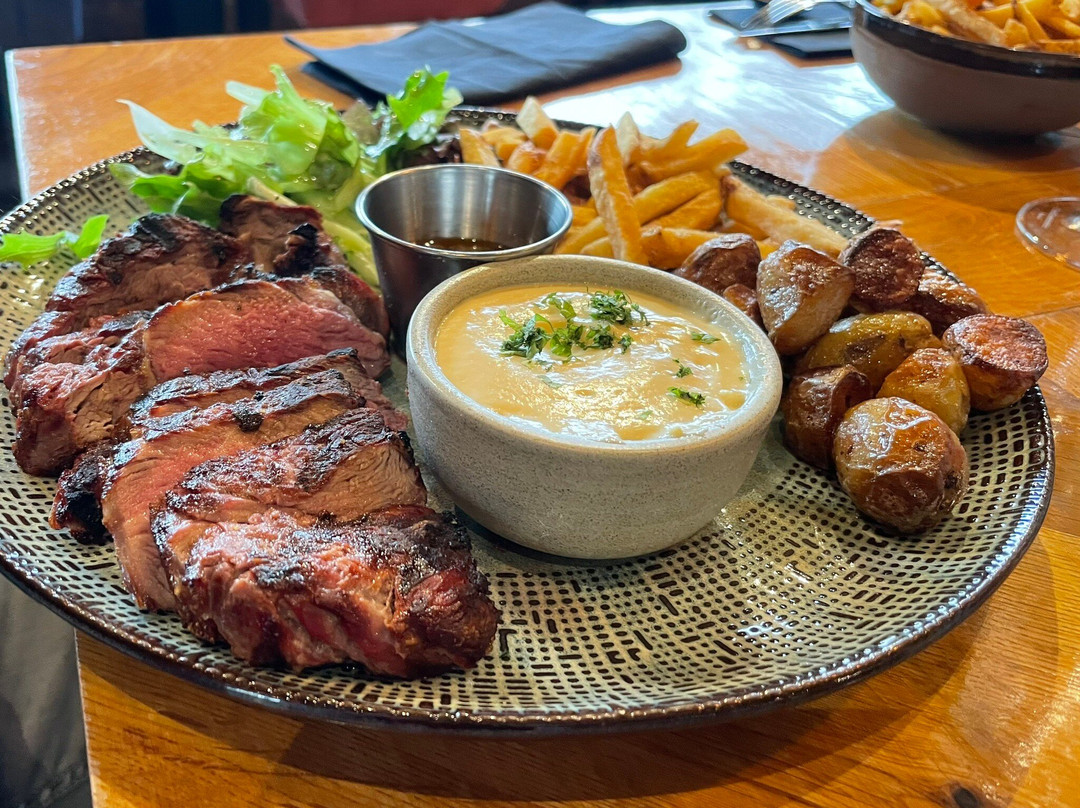 LenitaAlkeztna's tweet photo. Este churrasco argentino que probé hoy en el barrio de Palermo es una locura! Carne tierna, salsas caseras y un ambiente super acogedor, 100% recomendado para los amantes de la parrilla. https://t.co/wkQUw5ThO5