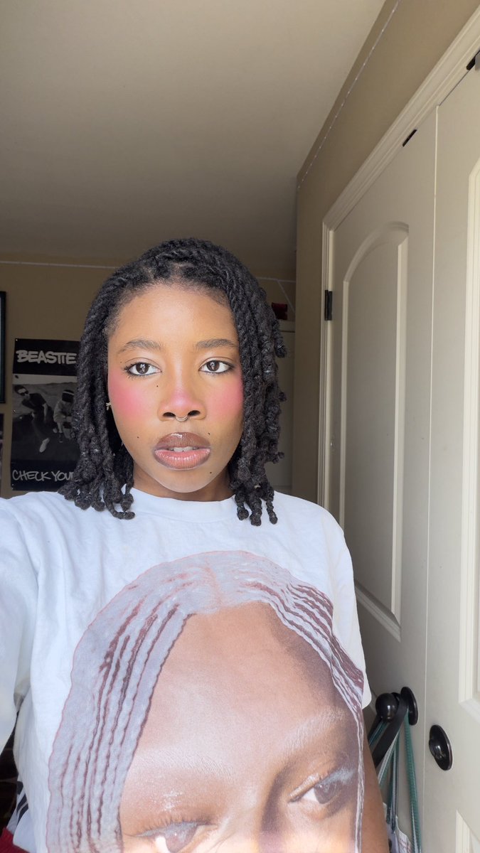 gabbyynextdoor's tweet photo. #feltcute 🌸 (in LOVE with my blush) https://t.co/ovUAcYIieL