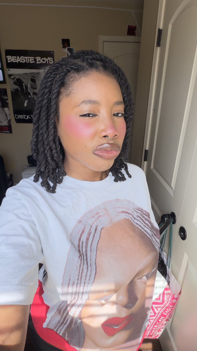 gabbyynextdoor's tweet photo. #feltcute 🌸 (in LOVE with my blush) https://t.co/ovUAcYIieL