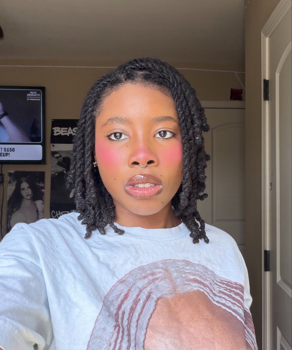 gabbyynextdoor's tweet photo. #feltcute 🌸 (in LOVE with my blush) https://t.co/ovUAcYIieL