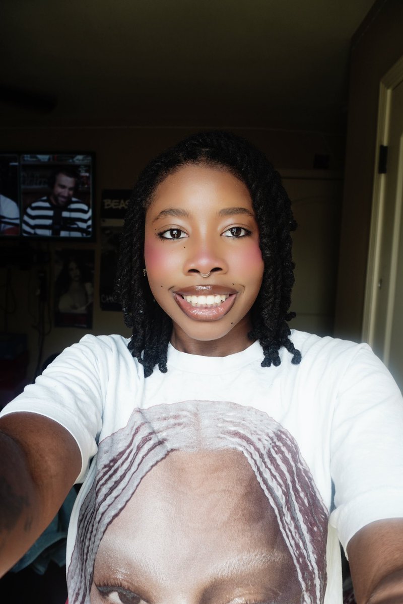 gabbyynextdoor's tweet photo. #feltcute 🌸 (in LOVE with my blush) https://t.co/ovUAcYIieL