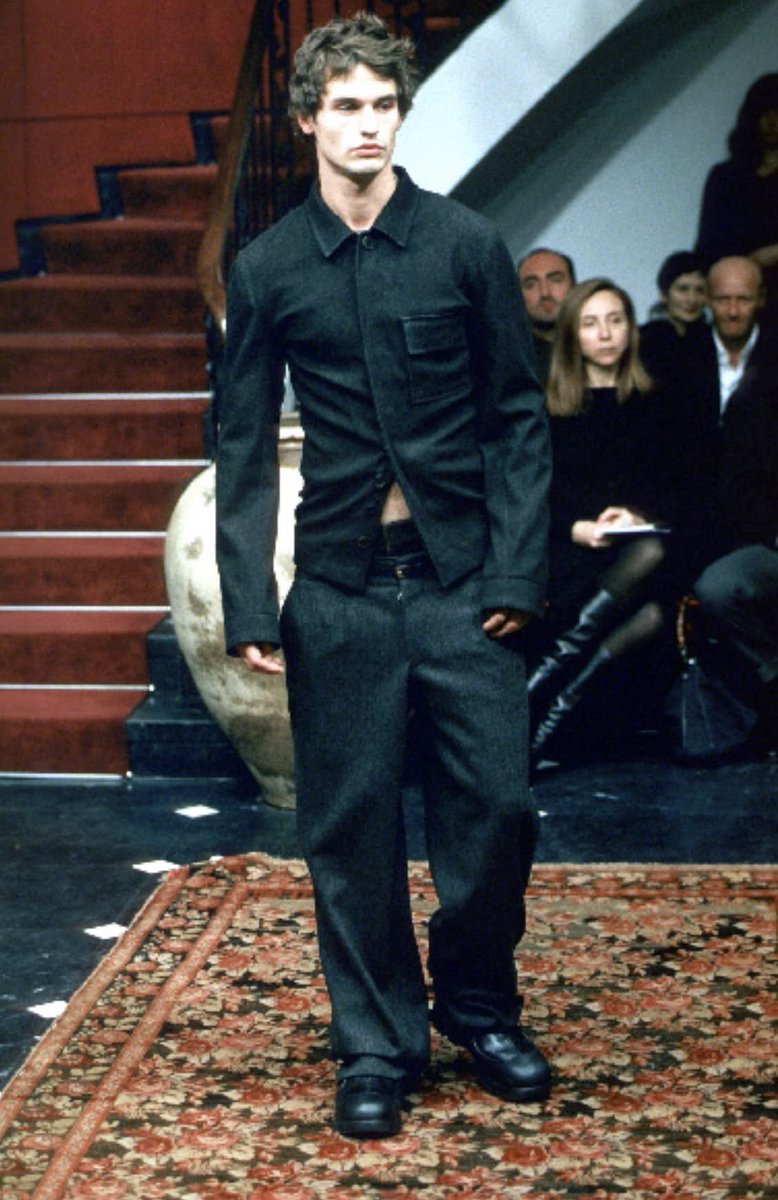 tomgorls's tweet photo. dolce &amp; gabbana fw99 is my fall vibe https://t.co/9oCUDkk04g
