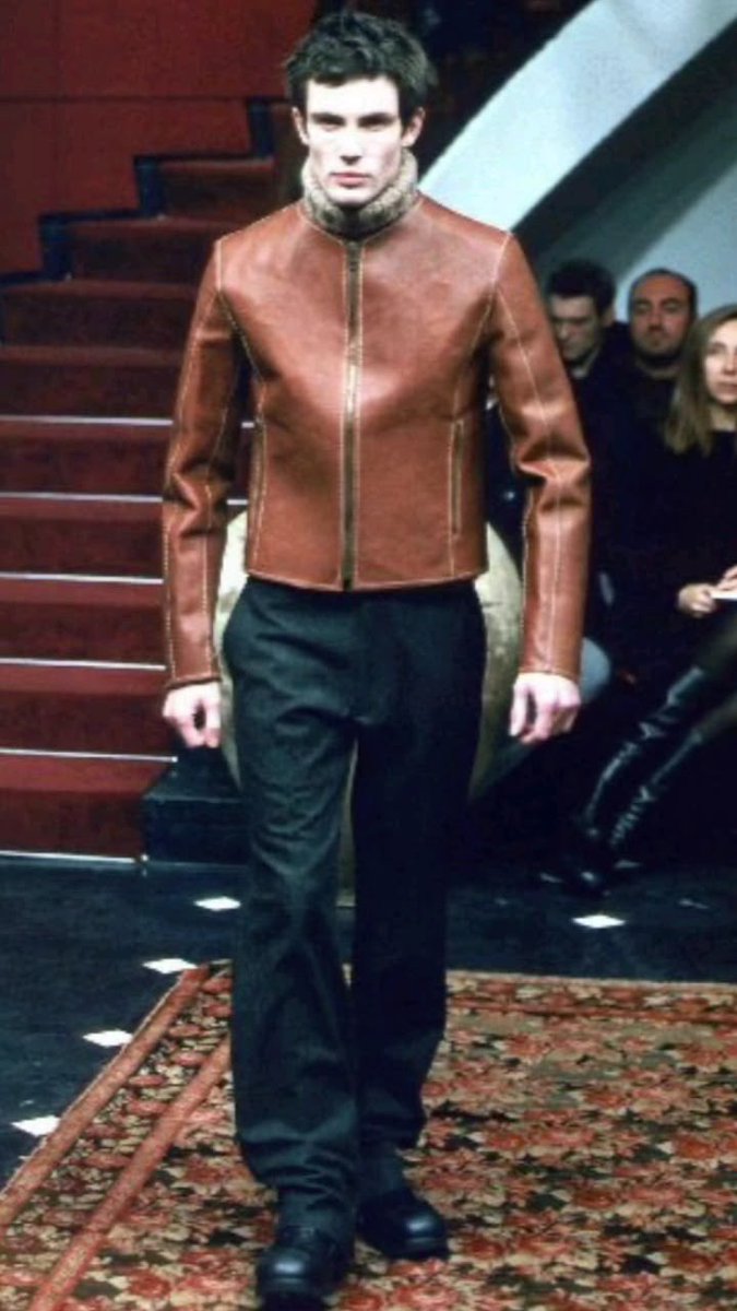 tomgorls's tweet photo. dolce &amp; gabbana fw99 is my fall vibe https://t.co/9oCUDkk04g