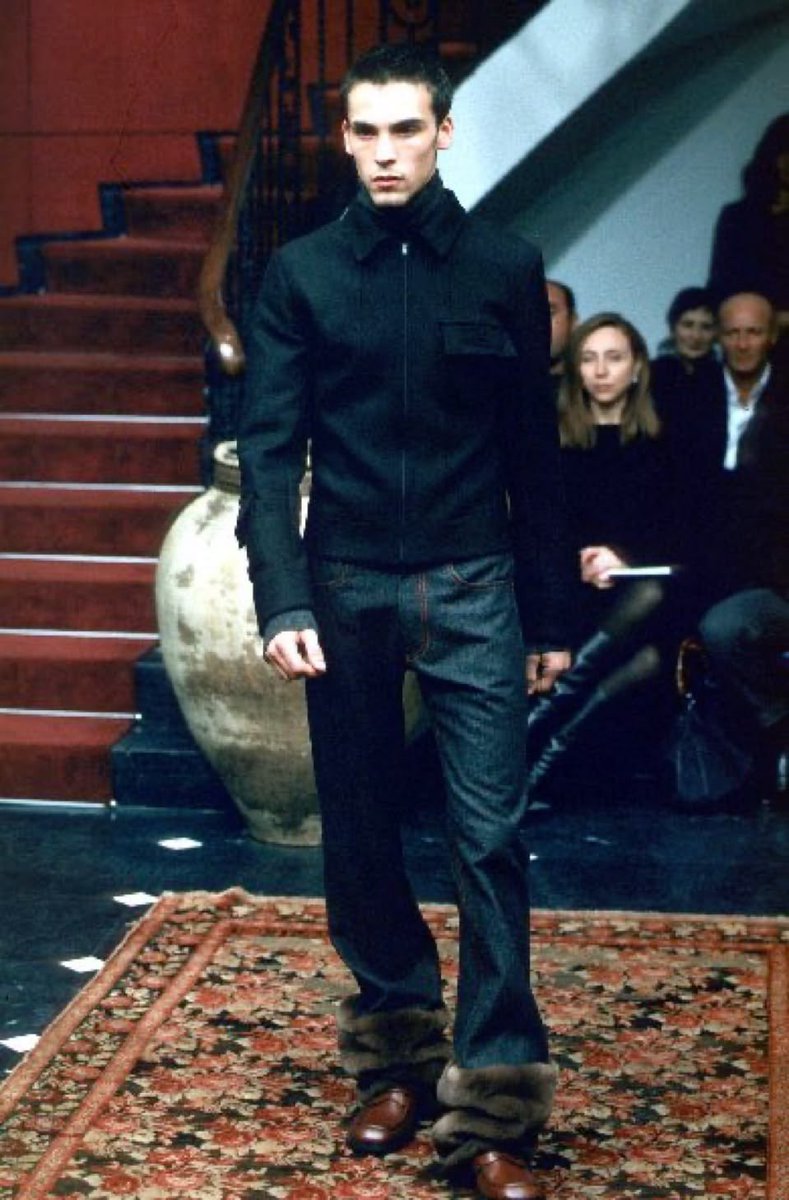 tomgorls's tweet photo. dolce &amp; gabbana fw99 is my fall vibe https://t.co/9oCUDkk04g