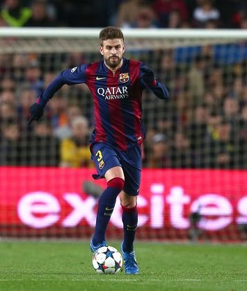 Falagalo13's tweet photo. 🇪🇸 "Vitão, estou muito feliz por você. Estou com o Coringa aqui e tenho certeza que você vai ter um grande futuro. Até à próxima, cara...”

Piqué, ex-zagueiro do Barcelona em mensagem ao zagueiro Vitão, do Atlético.

#FalaGalo https://t.co/lrVi1ClTtM