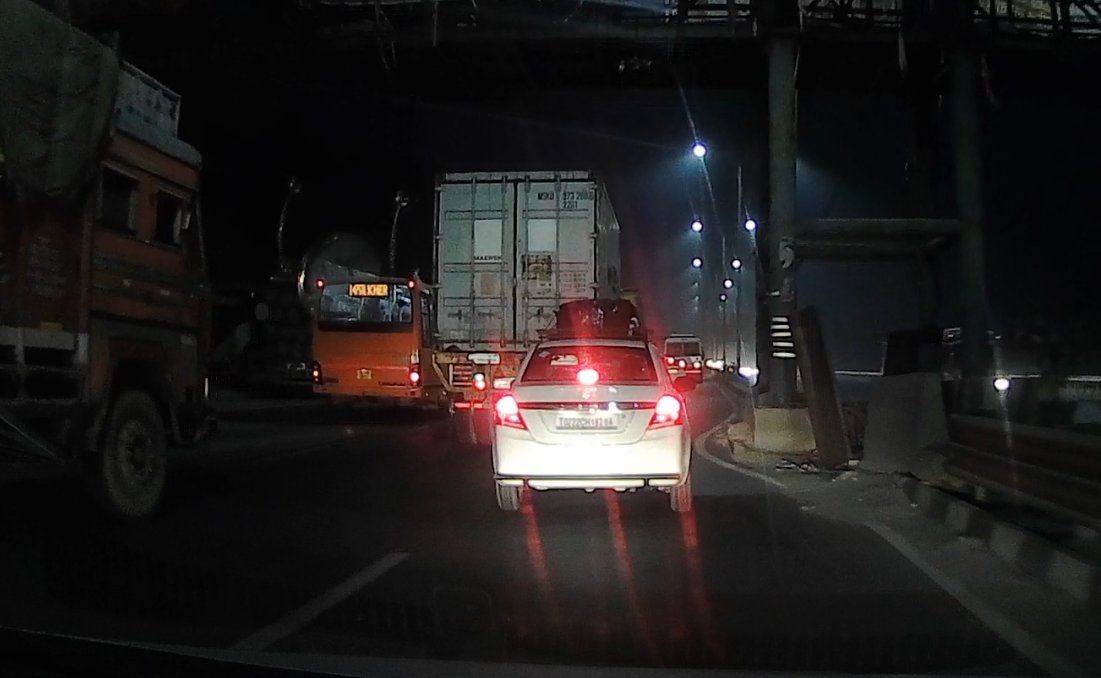 caughtdashcam's tweet photo. Another dashcam from same place!! Idiots at @NHAI_Official and @OfficeOfNG are responsible for this namuna. https://t.co/zWLEZQA1ed