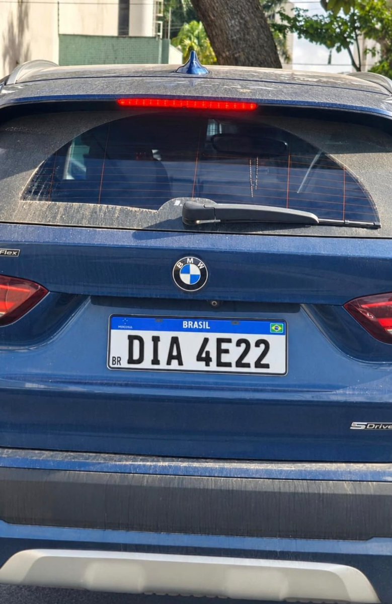 RicardoRoveran's tweet photo. Chega de falar de política, vamos falar de carros: https://t.co/HUjIcPjSAf